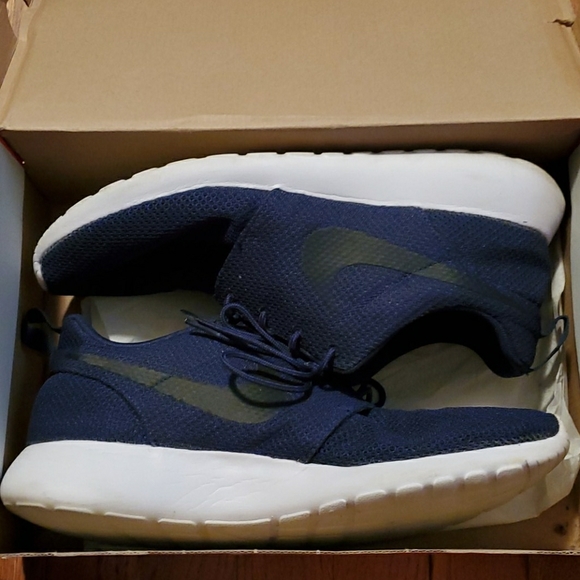 Nike Other - Nike Roshe sneakers